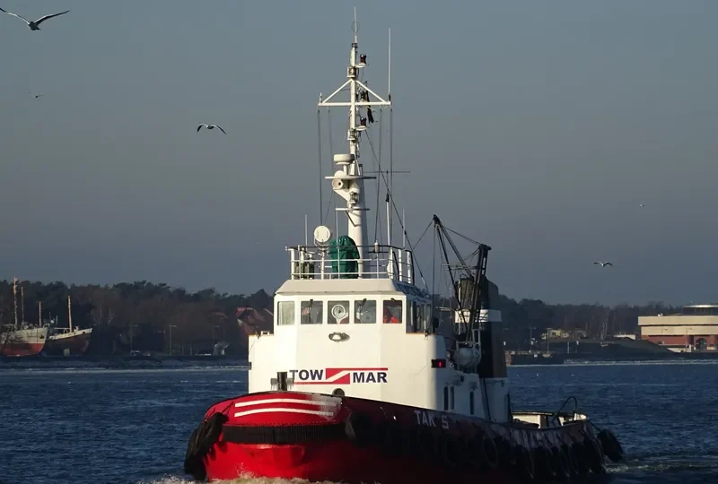 TAK 5 Tug Boat IMO 7237262 photo 9