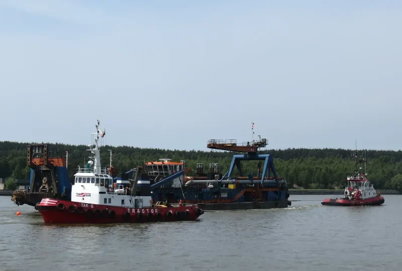 TAK 5 Tug Boat IMO 7237262 photo 10
