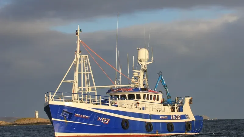 RESILIENT Fishing Vessel IMO 7305382 photo 7