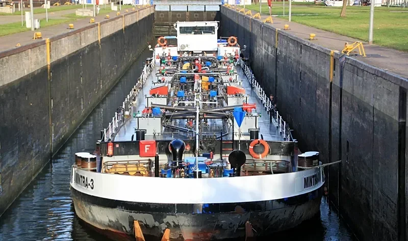 MINTRA 3 Tanker IMO 7305784 photo 4