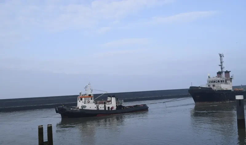 NAS PATHFINDER Tug Boat IMO 7312402 photo 2