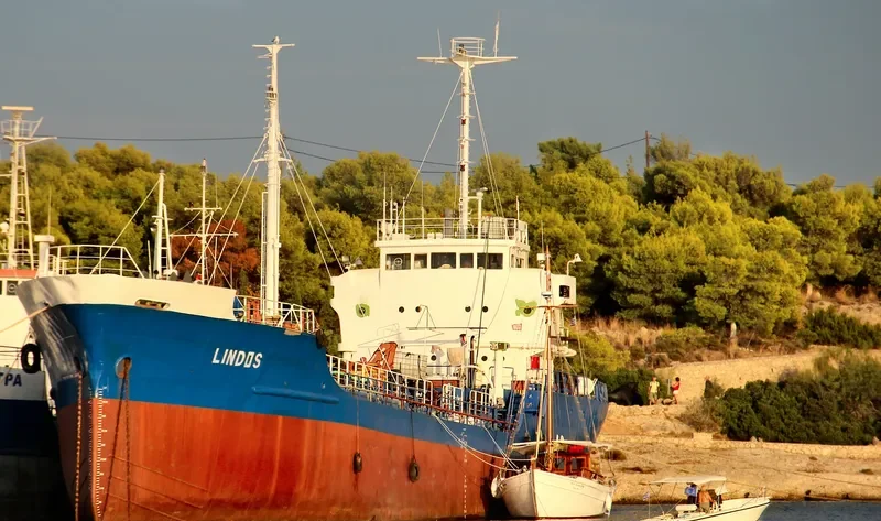 LINDOS Tanker IMO 7312610 photo 3