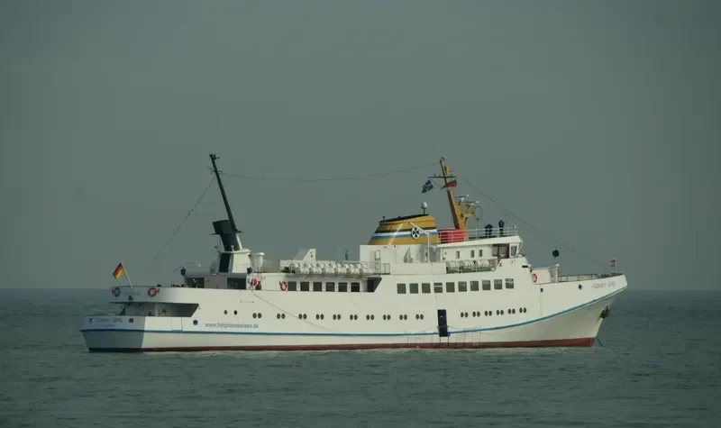 FUNNY GIRL Passenger Ship IMO 7315569 photo 2