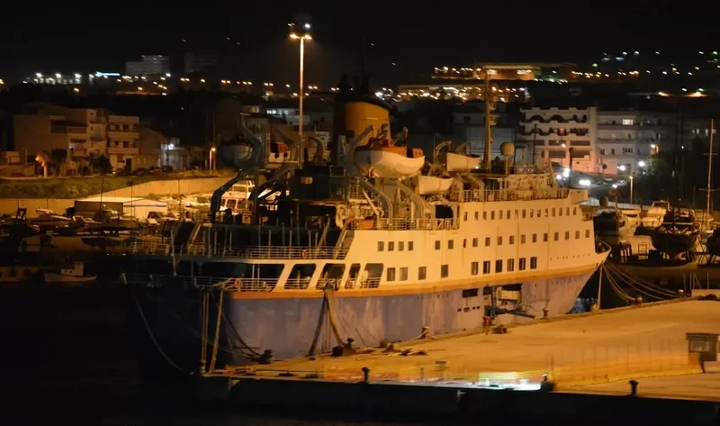 GOLDEN PRINCE Passenger Ship IMO 7323449 photo 5