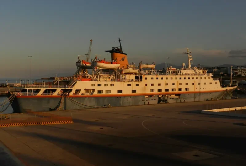 GOLDEN PRINCE Passenger Ship IMO 7323449 photo 8