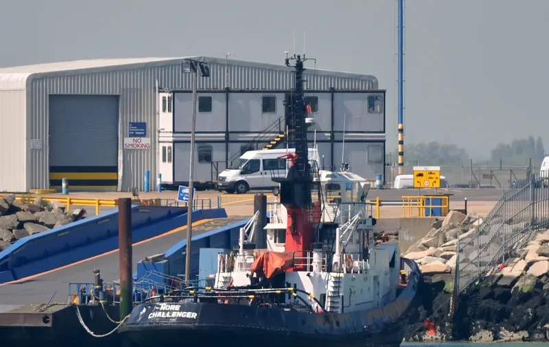 SUPERBE Tug Boat IMO 7325942 photo 4