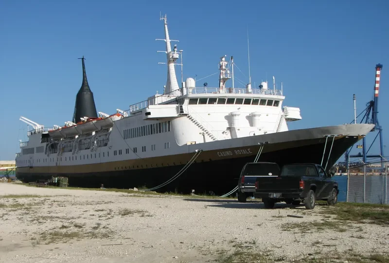 ROYALE Passenger Vessel IMO 7350442 photo 5
