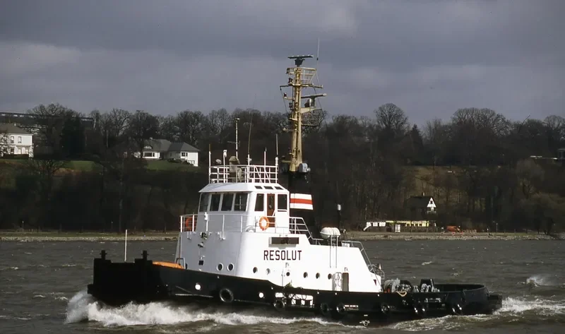 RESOLUT Tug Boat IMO 7361403 photo 2