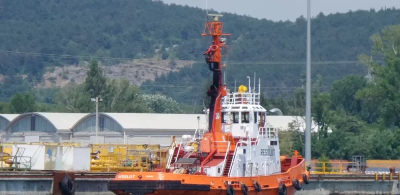 RESOLUT Tug Boat IMO 7361403 photo 7