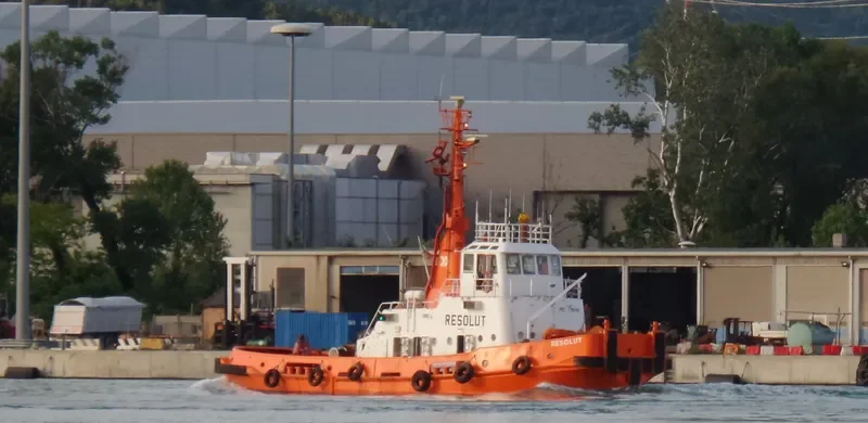 RESOLUT Tug Boat IMO 7361403 photo 9
