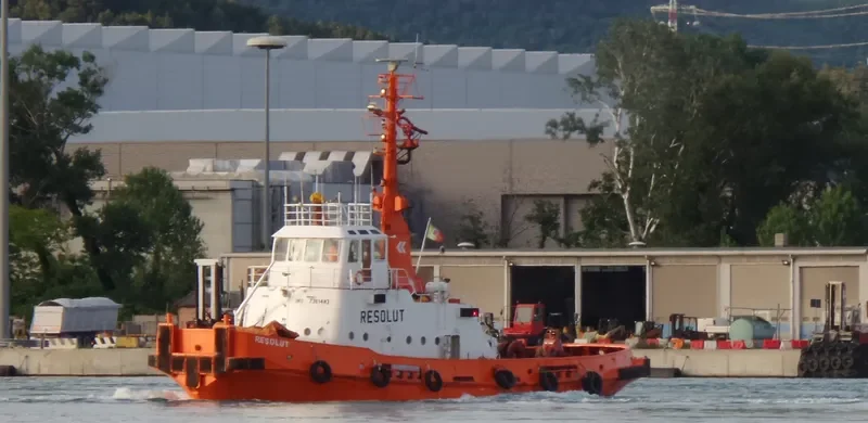 RESOLUT Tug Boat IMO 7361403 photo 10