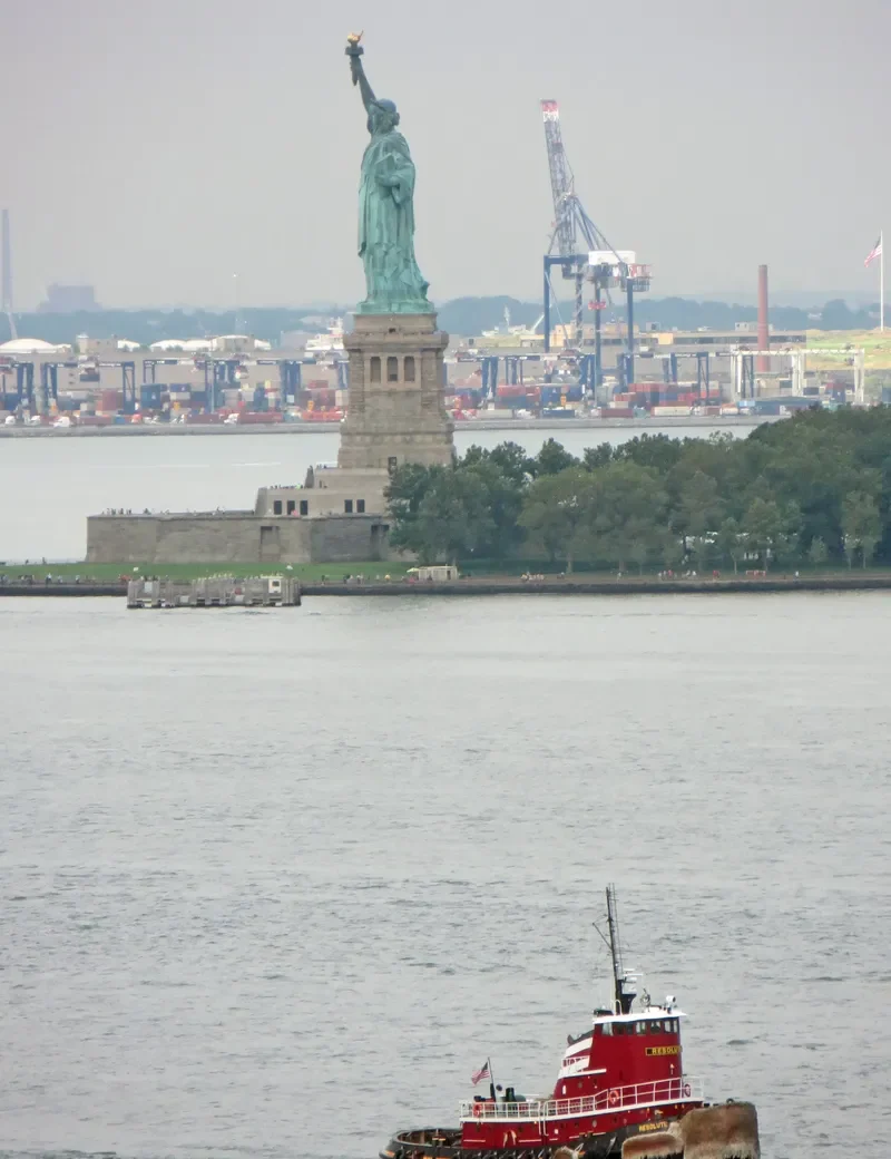 RESOLUTE Tug Boat IMO 7367419 photo 2