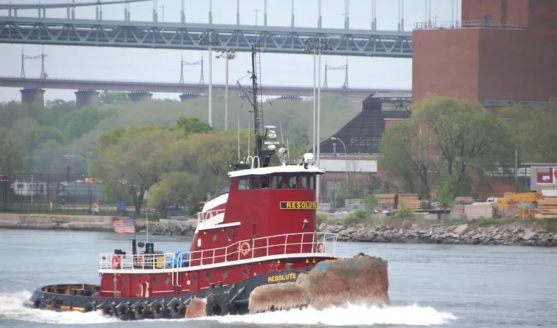 RESOLUTE Tug Boat IMO 7367419 photo 4