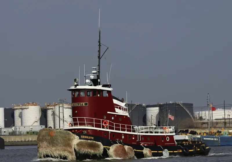 RESOLUTE Tug Boat IMO 7367419 photo 9