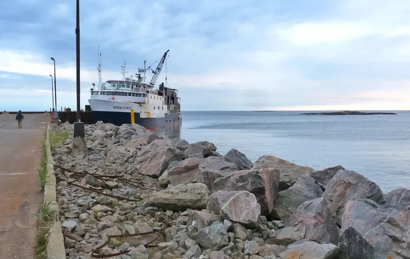 RD EXPRESS Passenger Ship IMO 7391290 photo 9