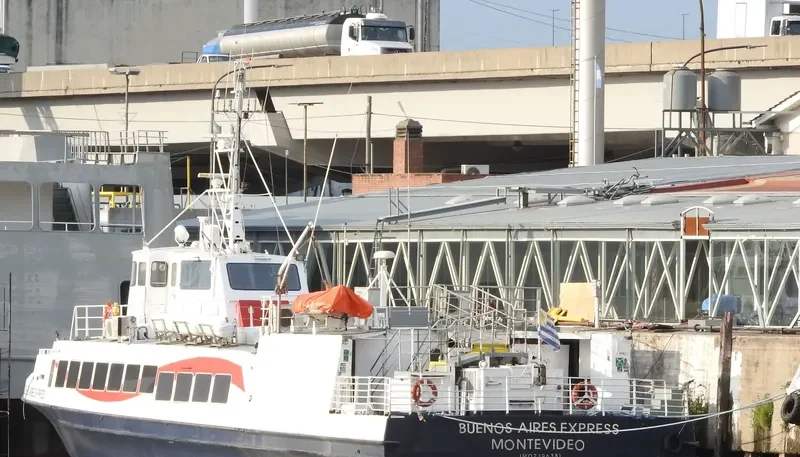 BUENOS AIRES EXPRESS Passenger Ship IMO 7396381
