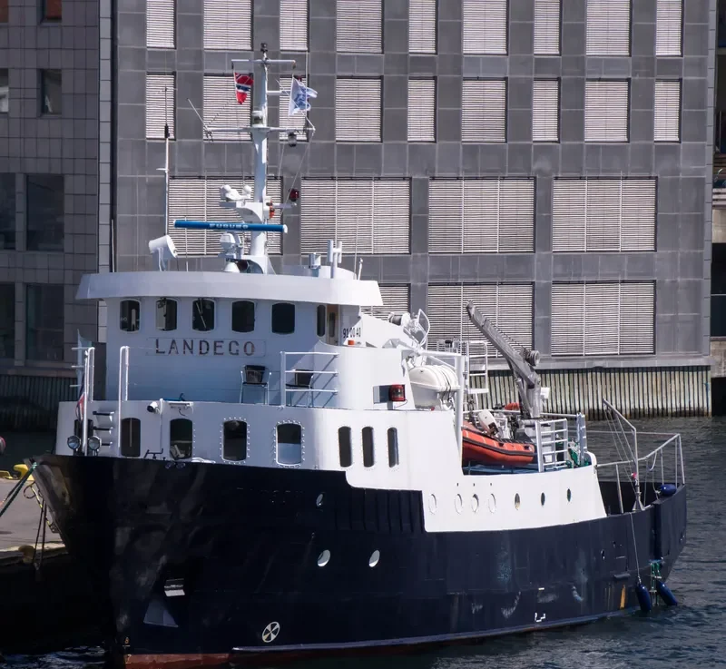 SLOGEN Passenger Ship IMO 7398482 photo 2