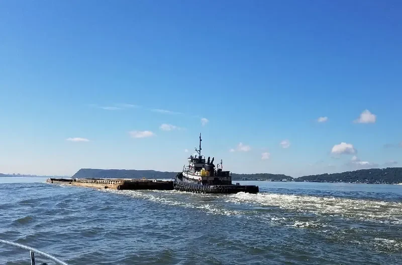 SARAH D Tug Boat IMO 7400510 photo 2