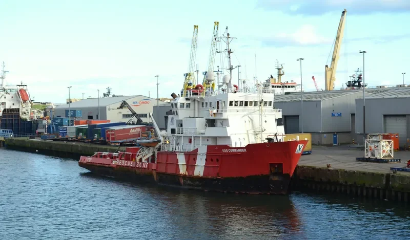 VOS COMMANDER Offshore Vessel IMO 7404188 photo 4