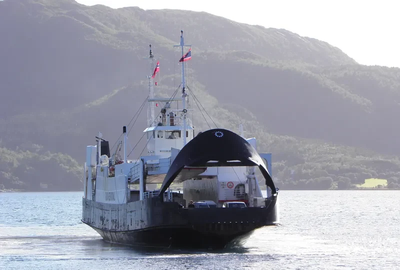 ROSENDAL Ro-Ro Vessel IMO 7405936 photo 3