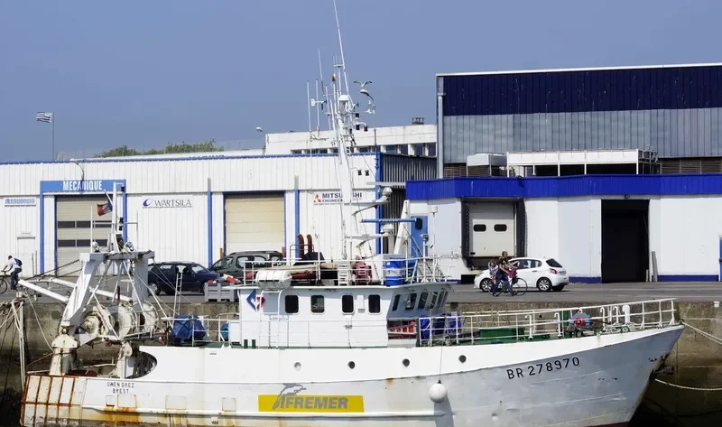 GWEN DREZ Fishing Vessel IMO 7410395 photo 2