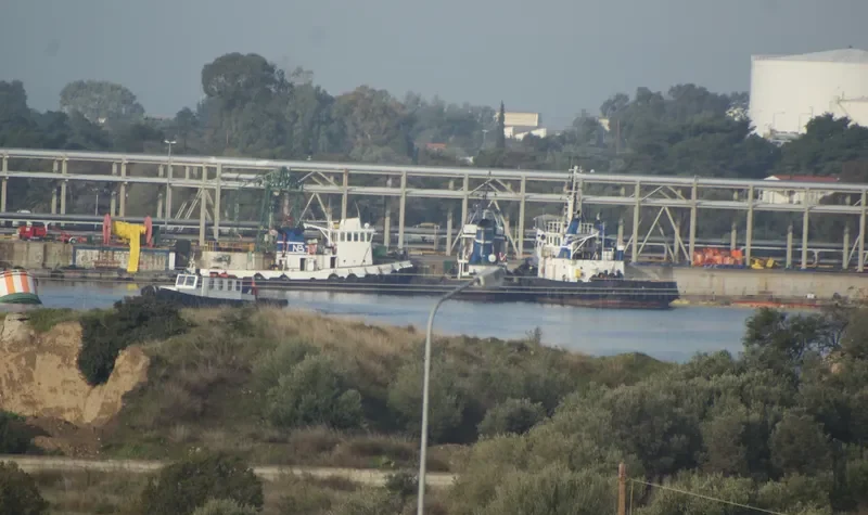 LEVANTES Tug Boat IMO 7422257 photo 2