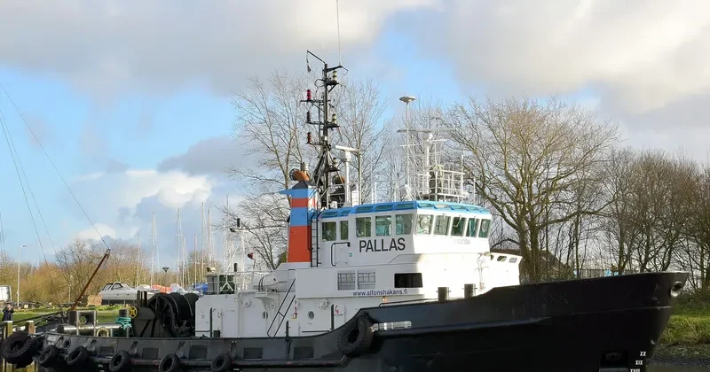 PALLAS Tug Boat IMO 7422324 photo 2