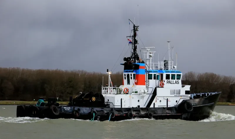 PALLAS Tug Boat IMO 7422324 photo 5