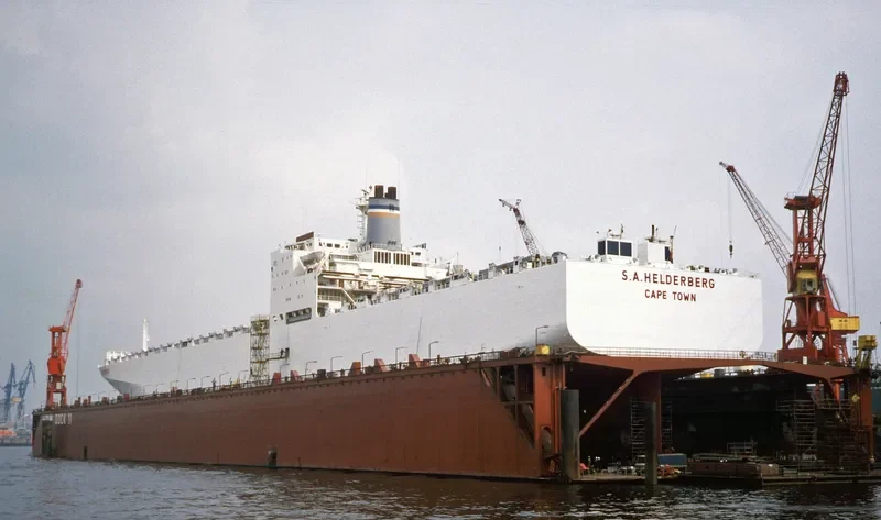 ASIA EXPRESS Container Ship IMO 7423029 photo 2