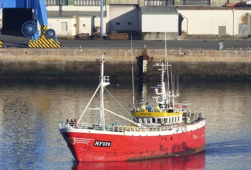 ORTEGAL TRES Fishing Vessel IMO 7424580 photo 4