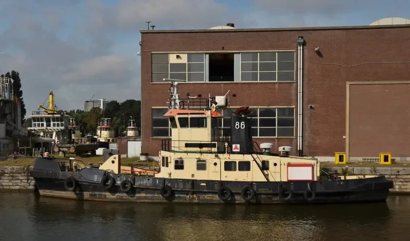 TUG 86 Tug Boat IMO 7505176 photo 2