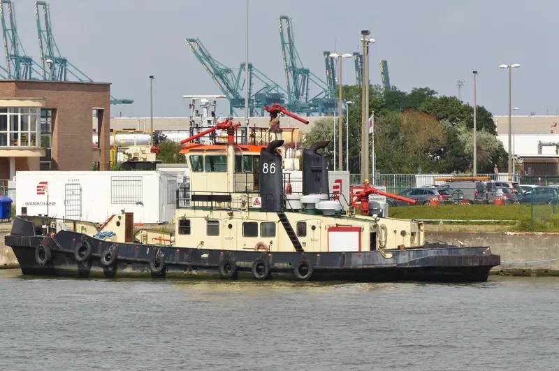 TUG 86 Tug Boat IMO 7505176 photo 4
