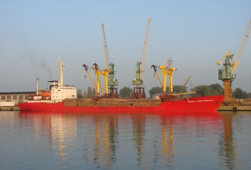 PIONER SEVERODVINSKA General Cargo Vessel IMO 7518240 photo 2