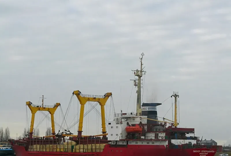PIONER SEVERODVINSKA General Cargo Vessel IMO 7518240 photo 5