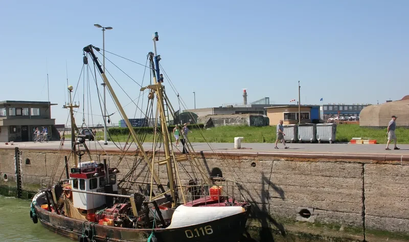 CAROLINE Fishing Vessel IMO 7603722 photo 2