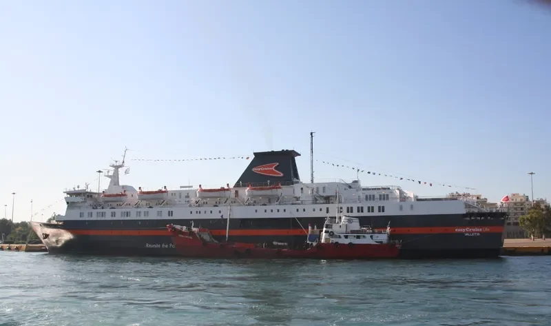 OCEAN LIFE Passenger Ship IMO 7625809 photo 2