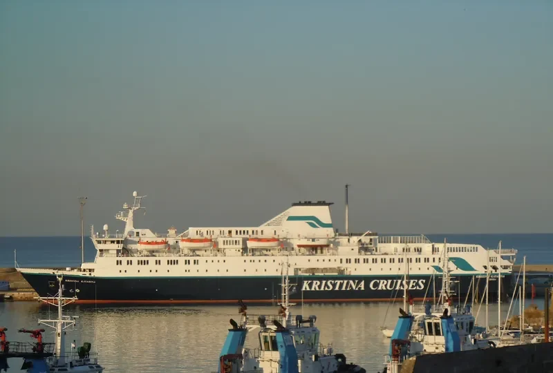 OCEAN ENDEAVOUR Passenger Ship IMO 7625811 photo 7