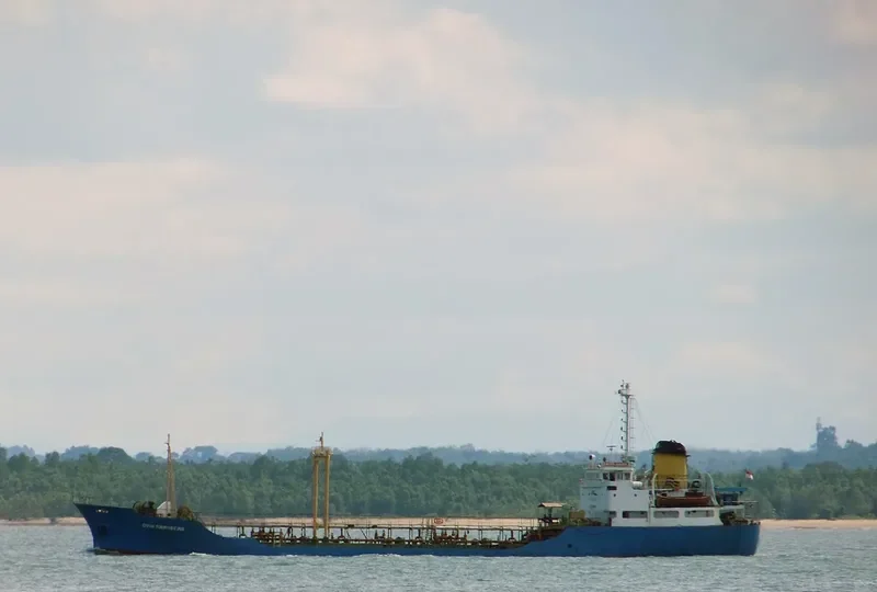 OVIN SAMUDERA Tanker IMO 7626621 photo 4
