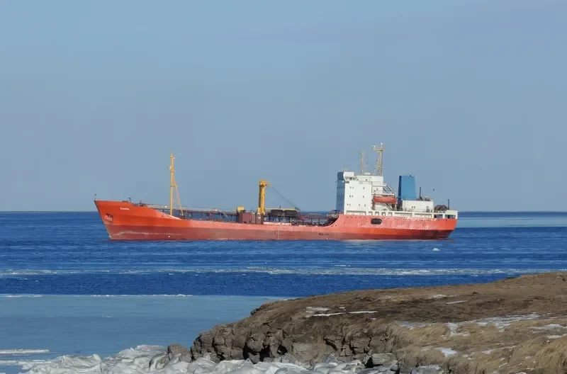 SAKHOIL Tanker IMO 7636652 photo 2