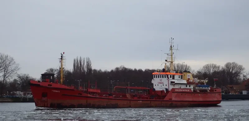 PORONIEC Tanker IMO 7641475 photo 9