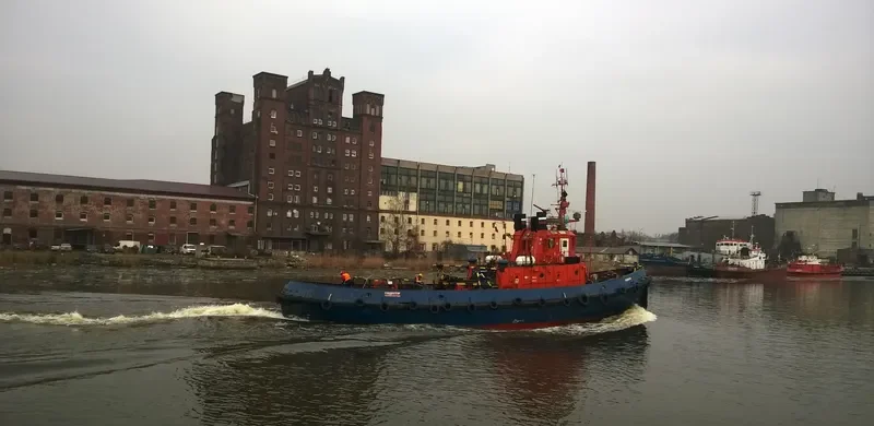 GLADIATOR Tug Boat IMO 7644582 photo 2