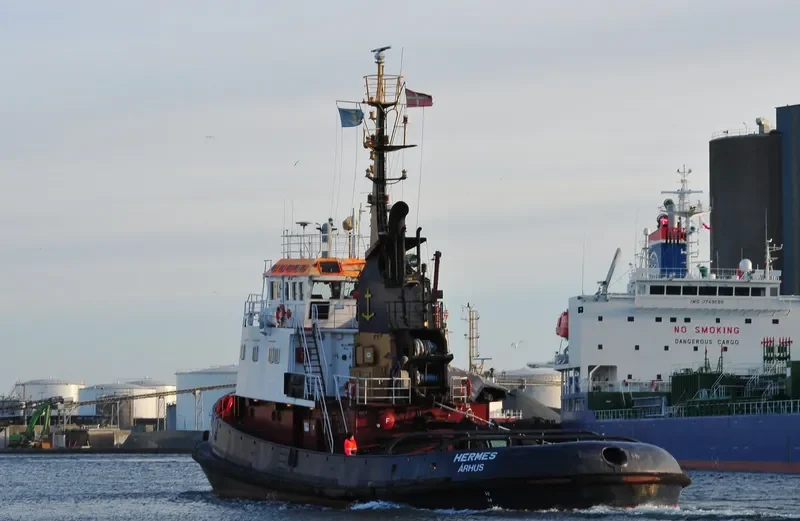 HERMES Tug Boat IMO 7711799 photo 3