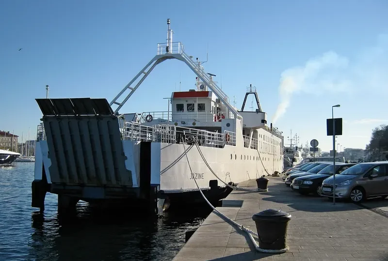 JAZINE Ro-Ro IMO 7713539 photo 2