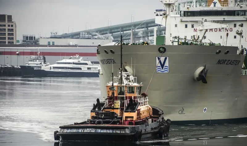 LIBERTY Tug Boat IMO 7717626 photo 2