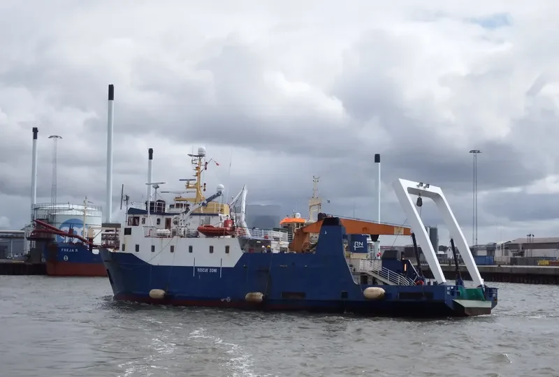 ARCTIC HUNTER Offshore Vessel IMO 7719832 photo 9