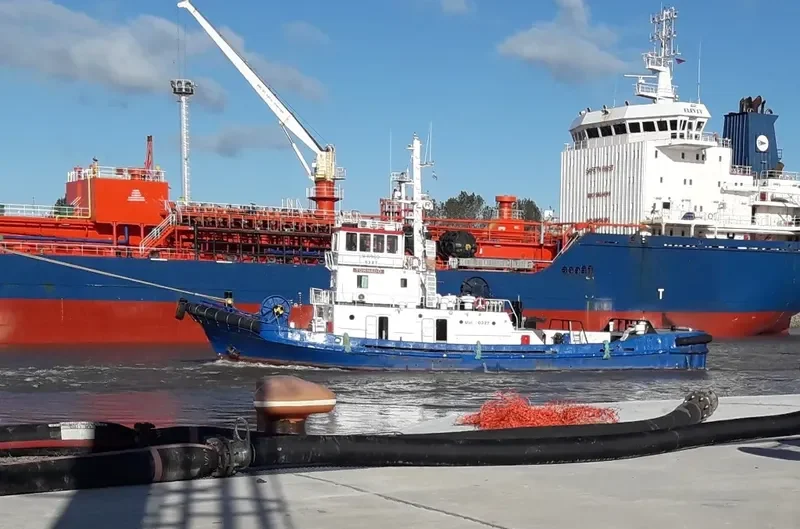 TORNADO Tug Boat IMO 7723845 photo 4