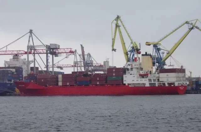 BRITAIN STAR Container Ship IMO 7727516 photo 4