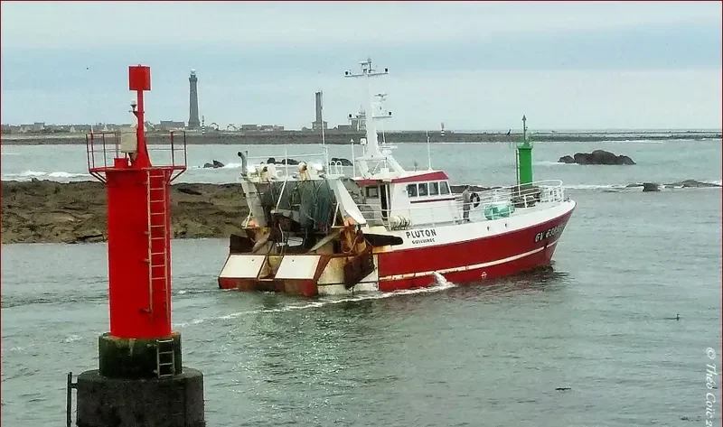 PLUTON Fishing Vessel IMO 7730068 photo 3