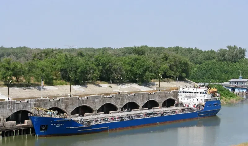 NEFTERUDOVOZ 28M Obo IMO 7733565