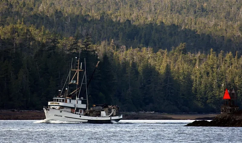 OREGON Fishing Vessel IMO 7738448 photo 2